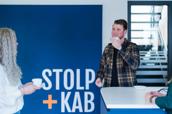 Collega's aan het kletsen